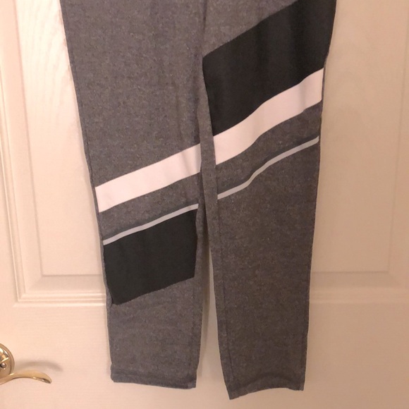 Super Comfy Capri Yoga Leggings - Picture 8 of 12